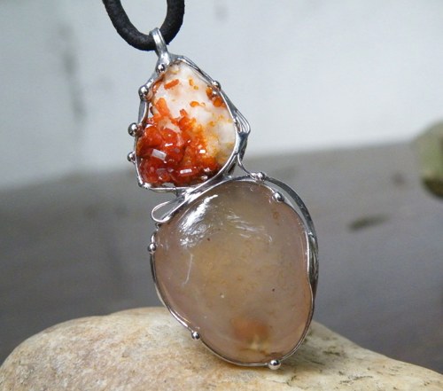 Ariän...(achát, baryt + vanadinit) 