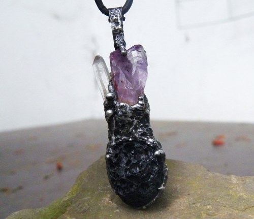 Tajemný hrad...(křišťál, láva, ametyst)