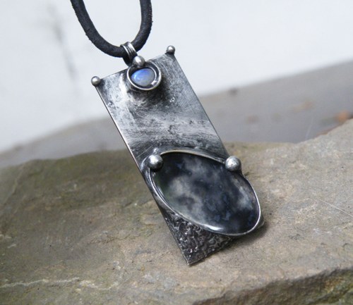 Ticho před bouří...(achát, adulár) 