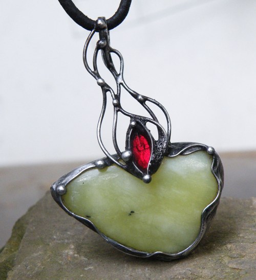 Nelly...(serpentin, sklo)