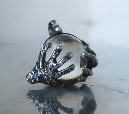 Mít osud ve svých rukou...(Křišťál koule)