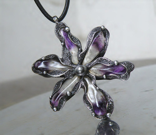 Amethea elegans...(Ametysty)