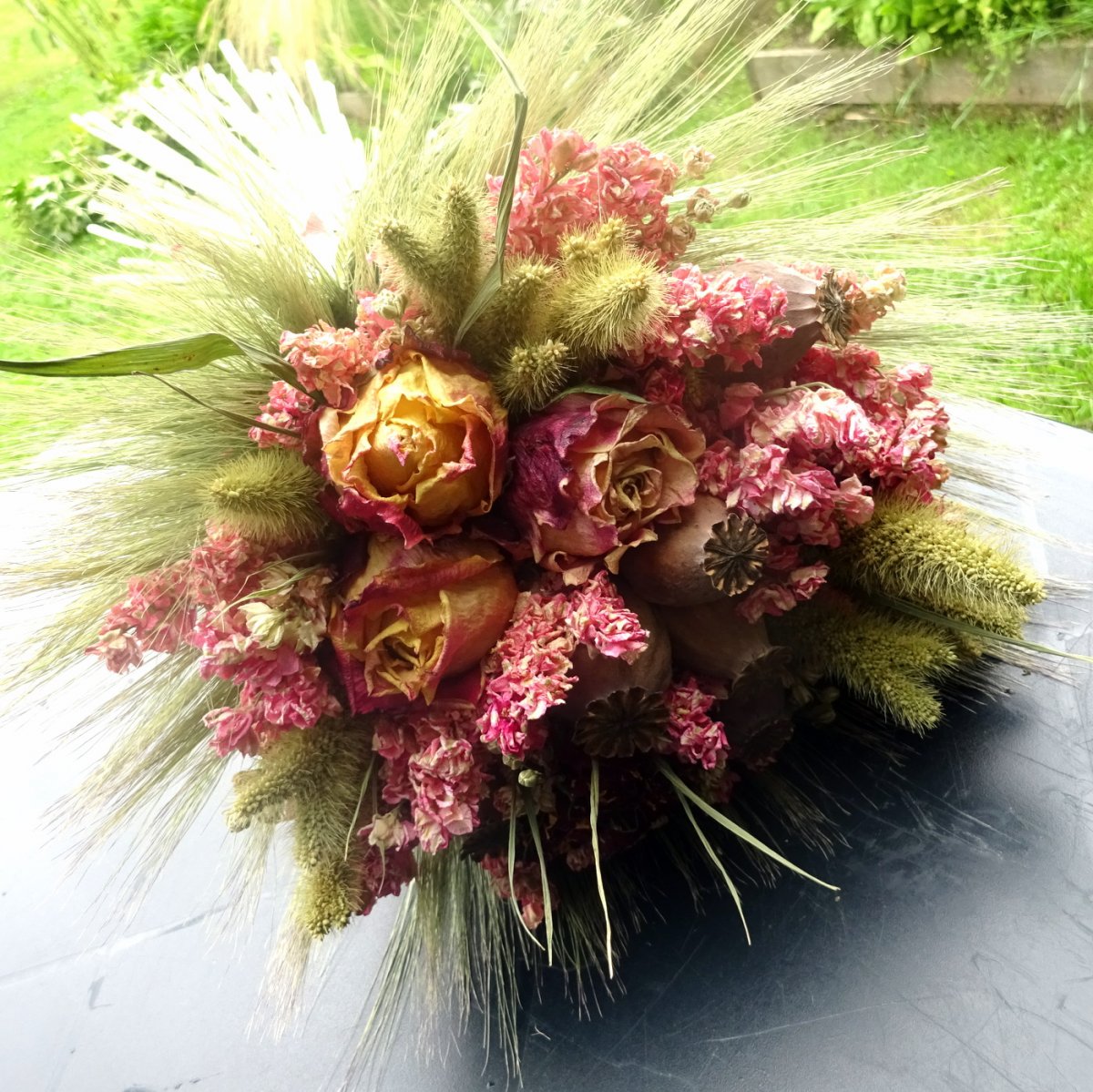 Kytice - Ostrožka s růžemi