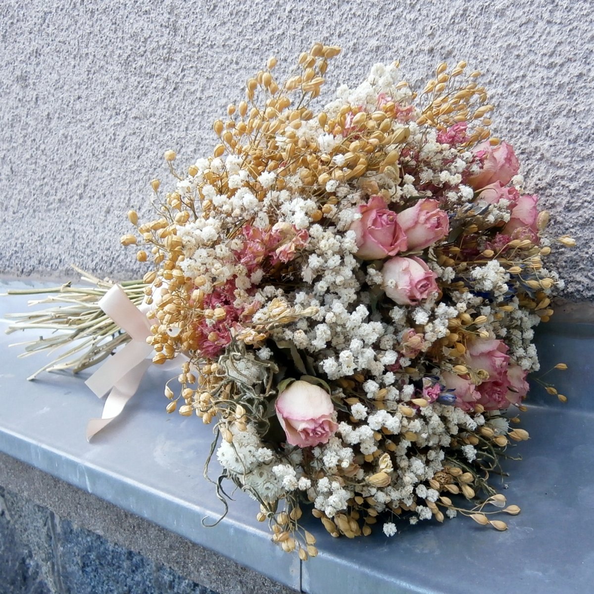 Kytice - Růžová romantika v závoji