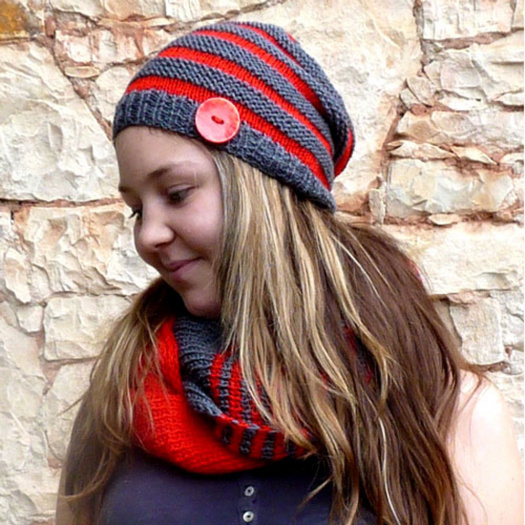 Pletená čepice - červené pruhování