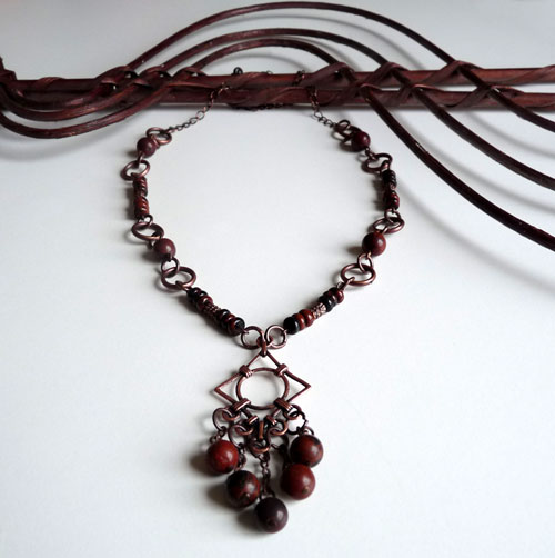 Náhrdelník z obsidiánu..