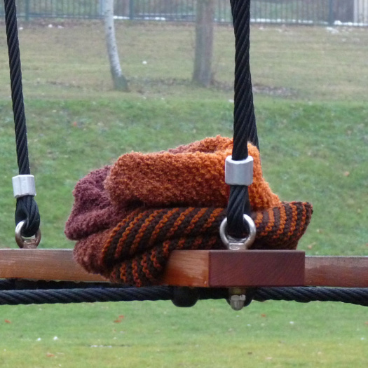 Nákrčník - hrátky s hnědou (alpaca)