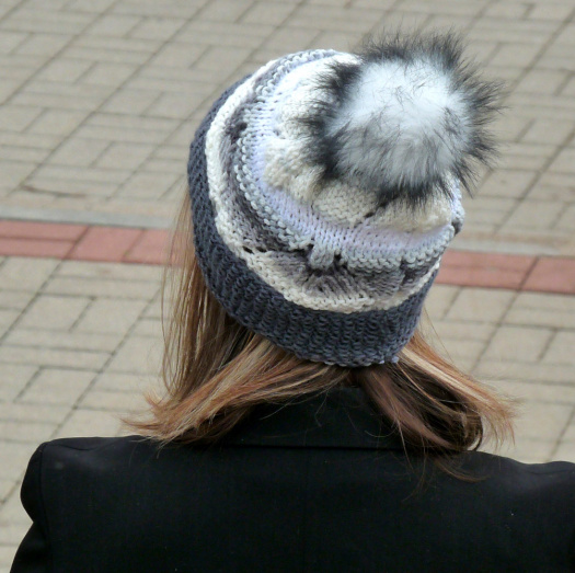 Pletená čepice - v jemném zimním melíru