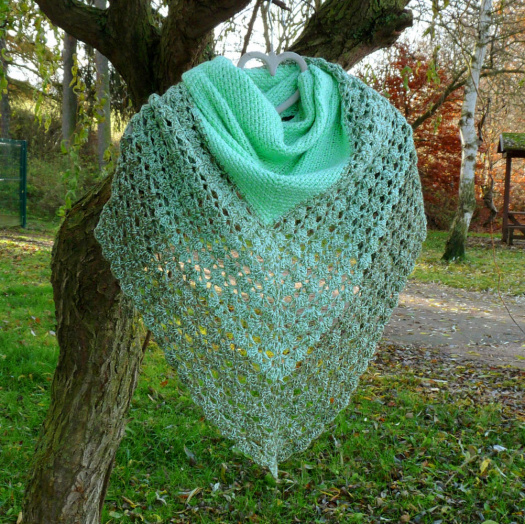 Háčkovaný šátek - mentolový