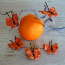 Háčkovaný motýlek oranžový (aplikace)