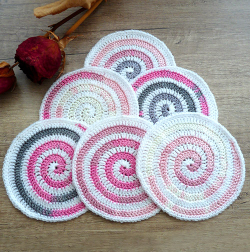 Háčkované prostírání - růže