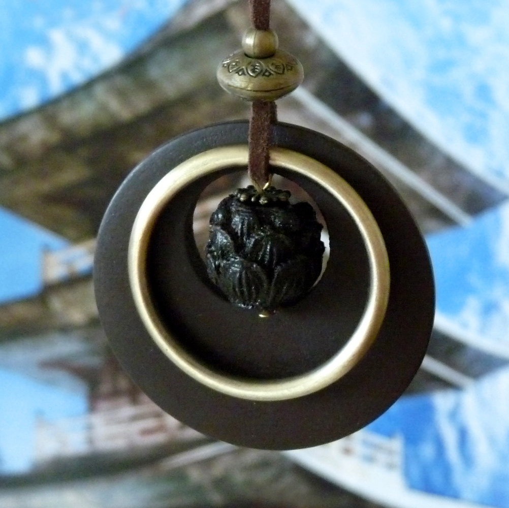 Dlouhý náhrdelník - z dalekých cest (eben)