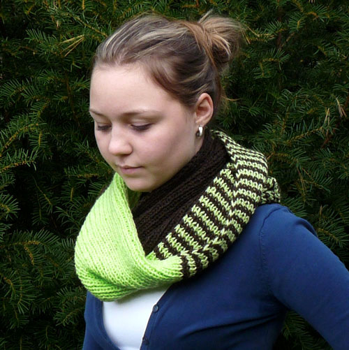 Nákrčník v hnědozeleném provedení