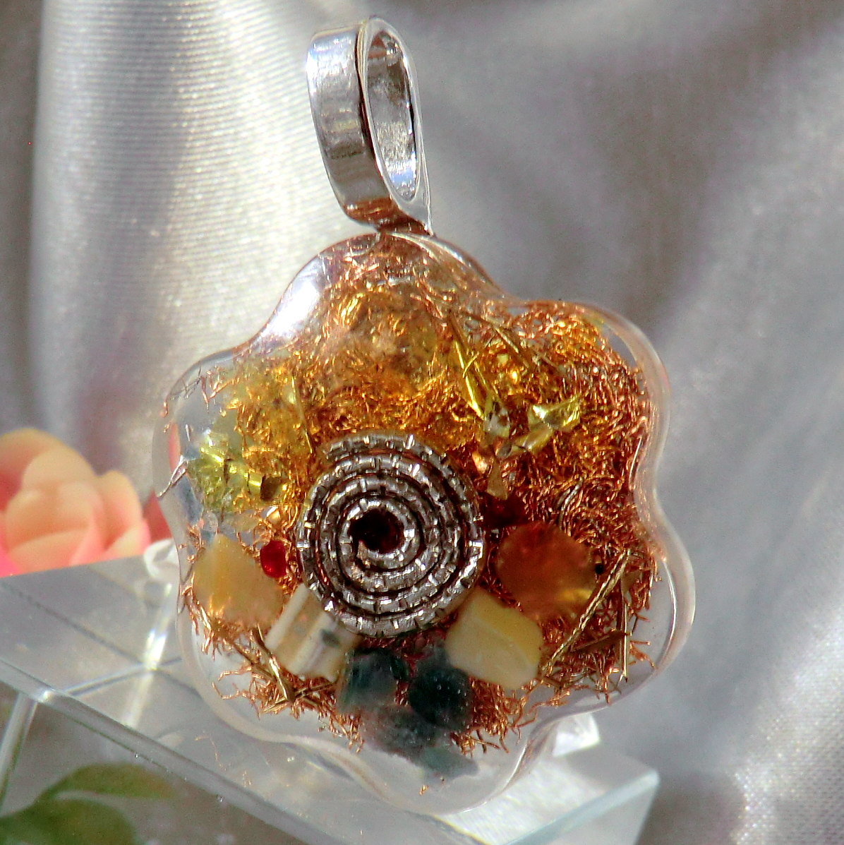 Orgonit *Šperk* OBJ* Jantarová Květina