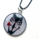 Vlk s růží - náhrdelník z křišťálové pryskyřice