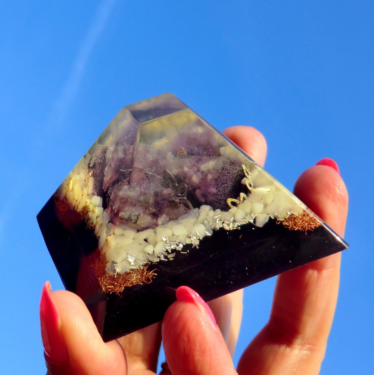 Orgonit  * Lotosy v pyramidě - Ametyst