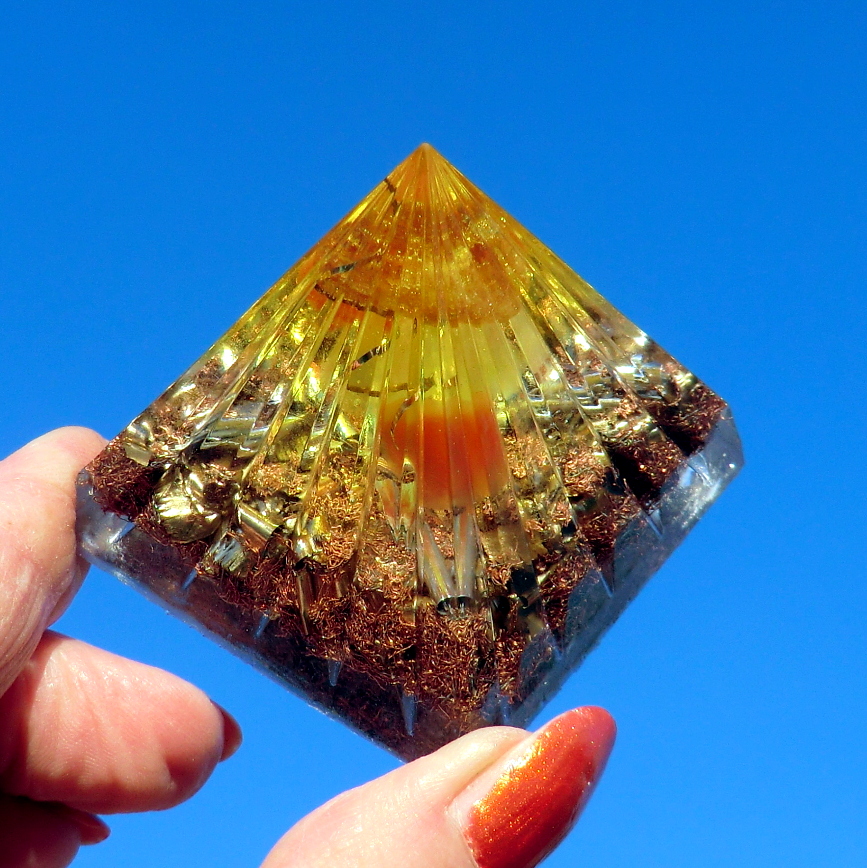 Orgonit2  - Broušená Pyramida - Sluneční Energie