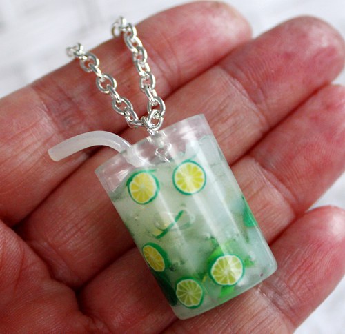 long drink .. mojito .. náhrdelník