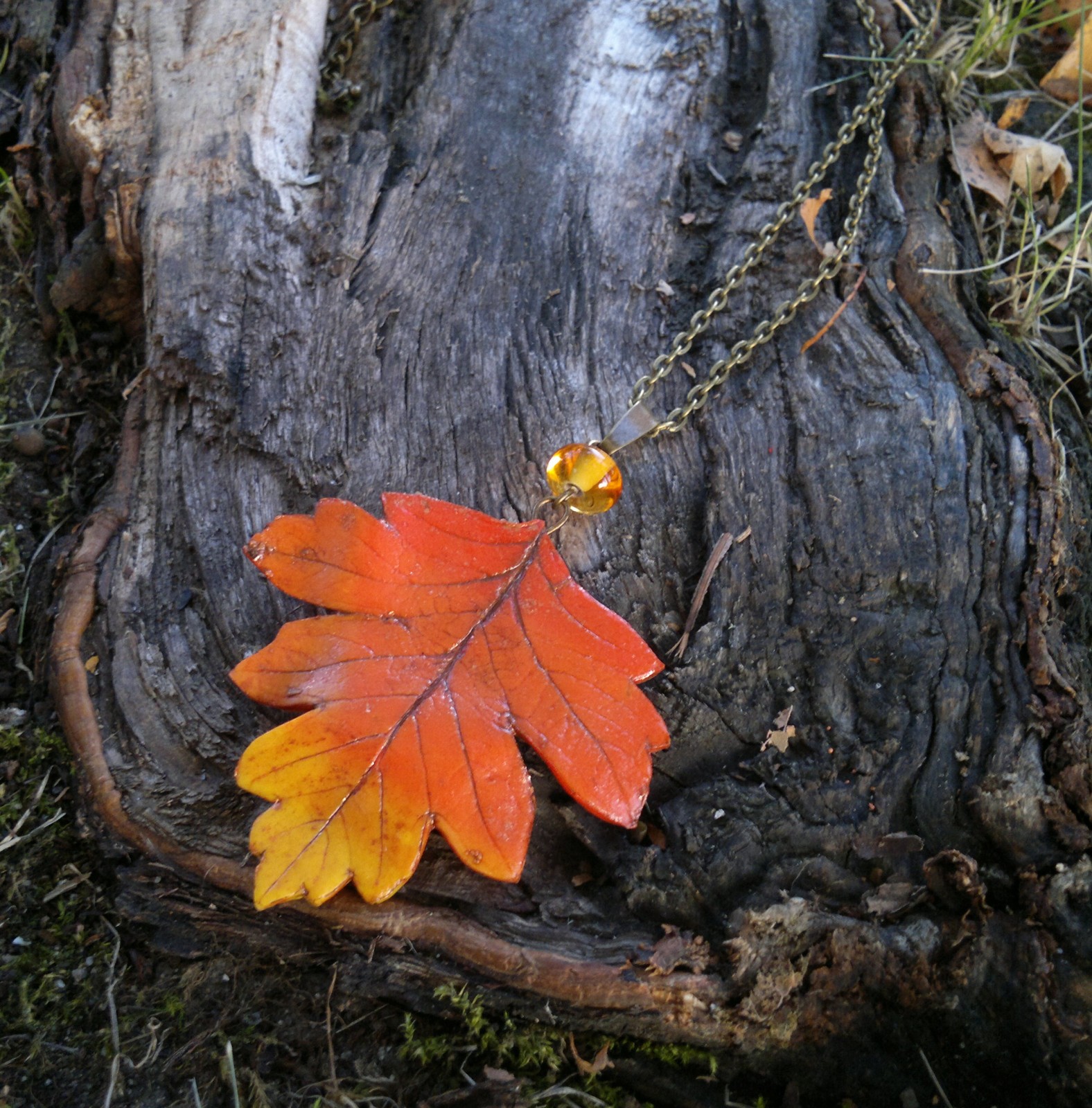 Přívěsek list s řetízkem...