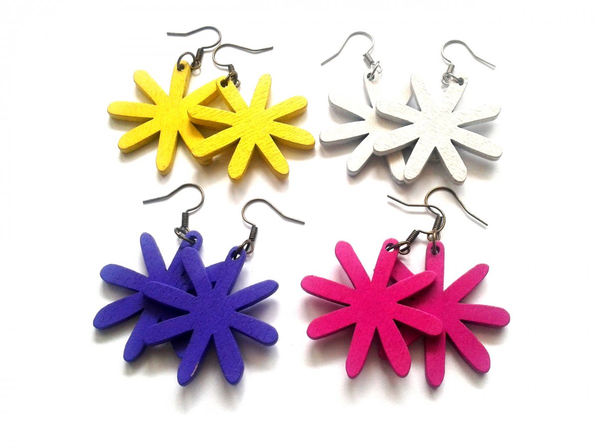 Dřevěné květinové náušničky