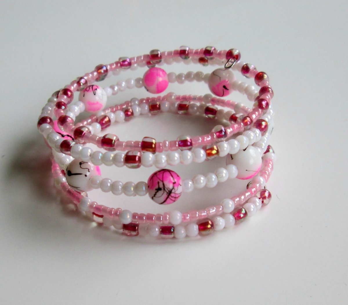 V barvách rozkvetlé jabloně