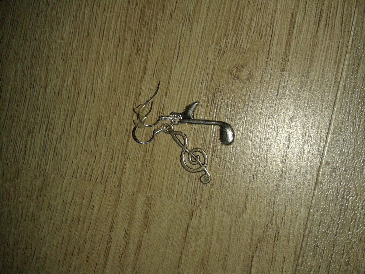 NÁUŠNICE - klíč a nota