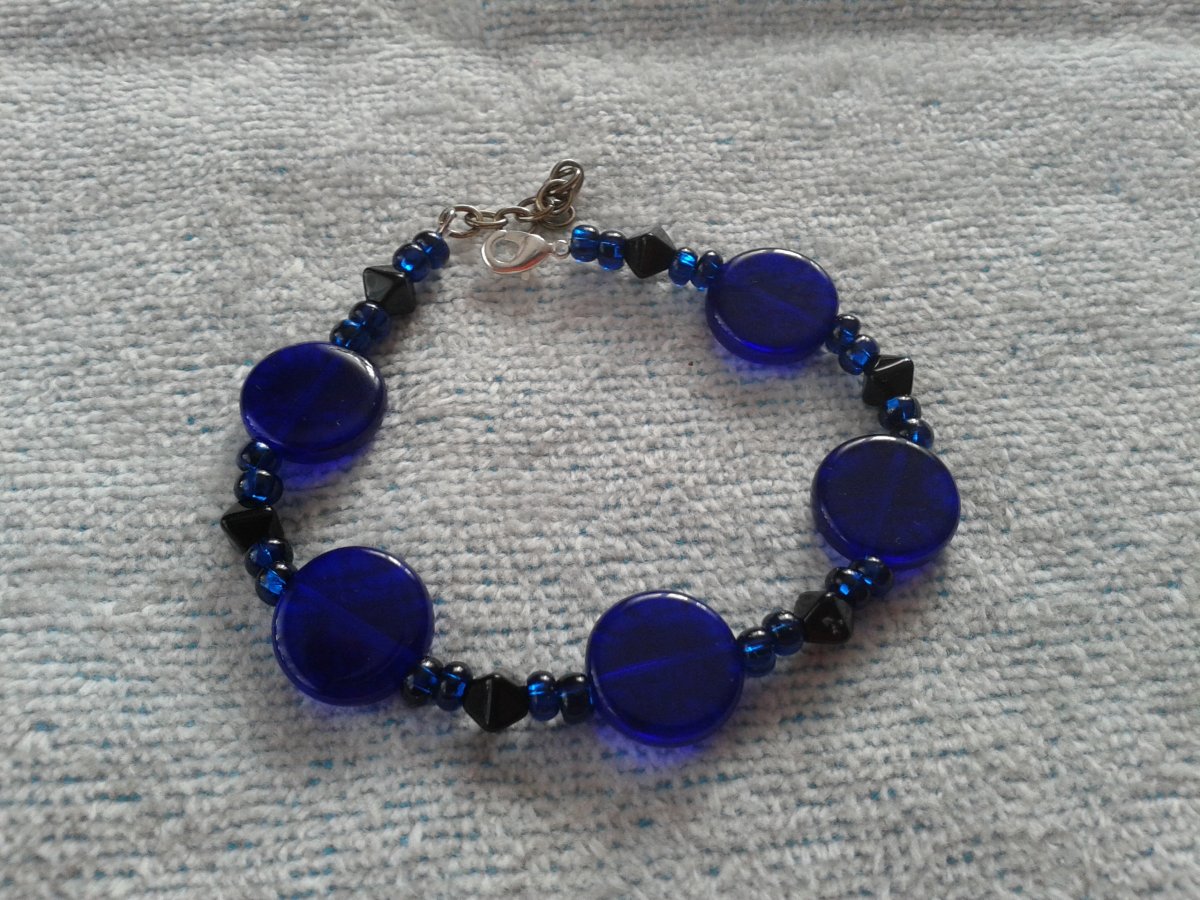 tmavě modrý náramek