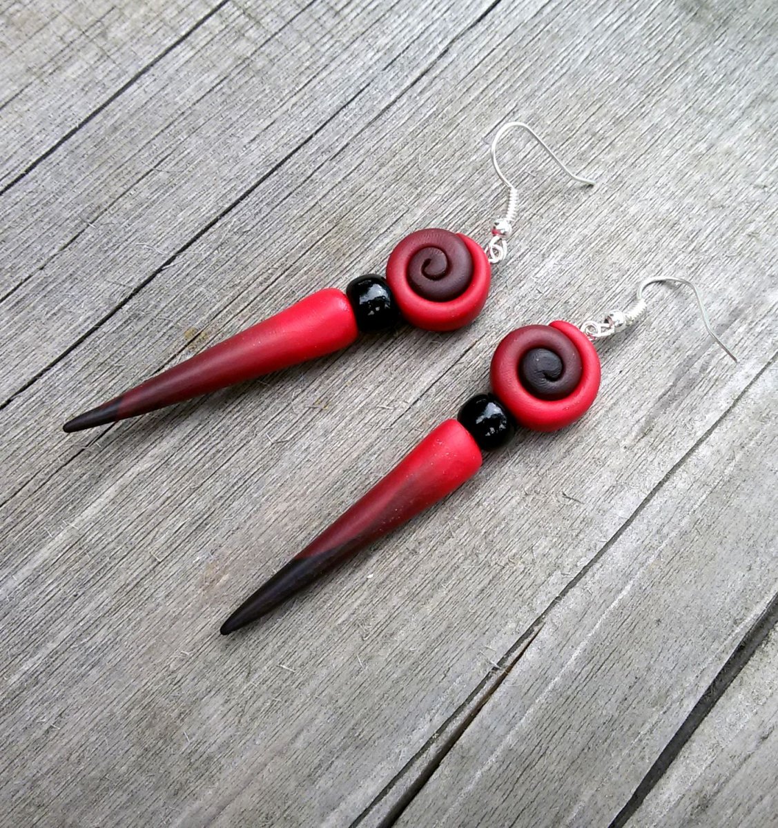 Fimo náušnice - červené ostny