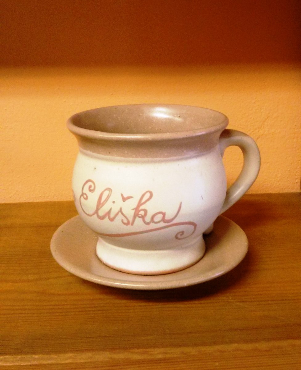 Keramický hrneček zvaný ,,amálka,,se jménem Eliška.