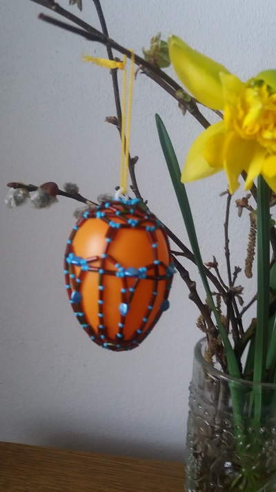 velikonoční vajíčko oranžové s modrou