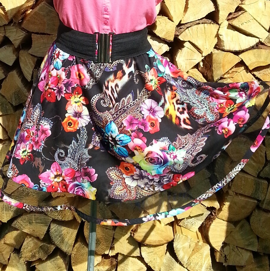 Letní sukýnka plná květů.....