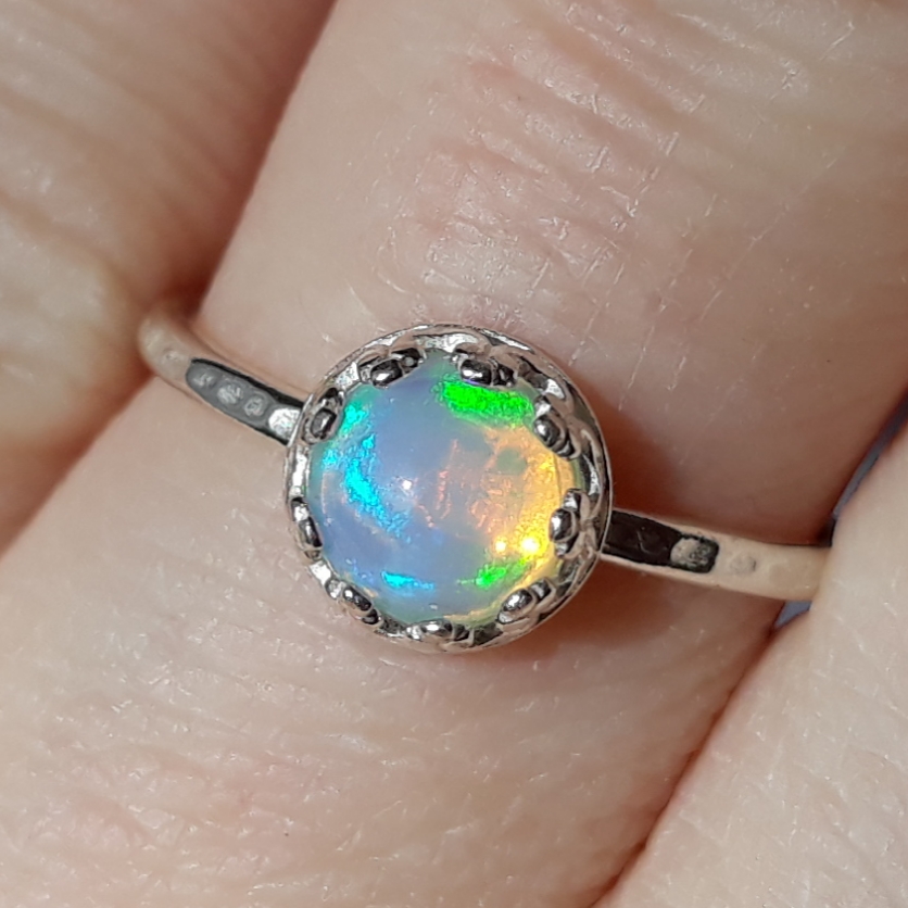 Stříbrný prsten s ethiopským opálem vel. 52 Ag 925/1000