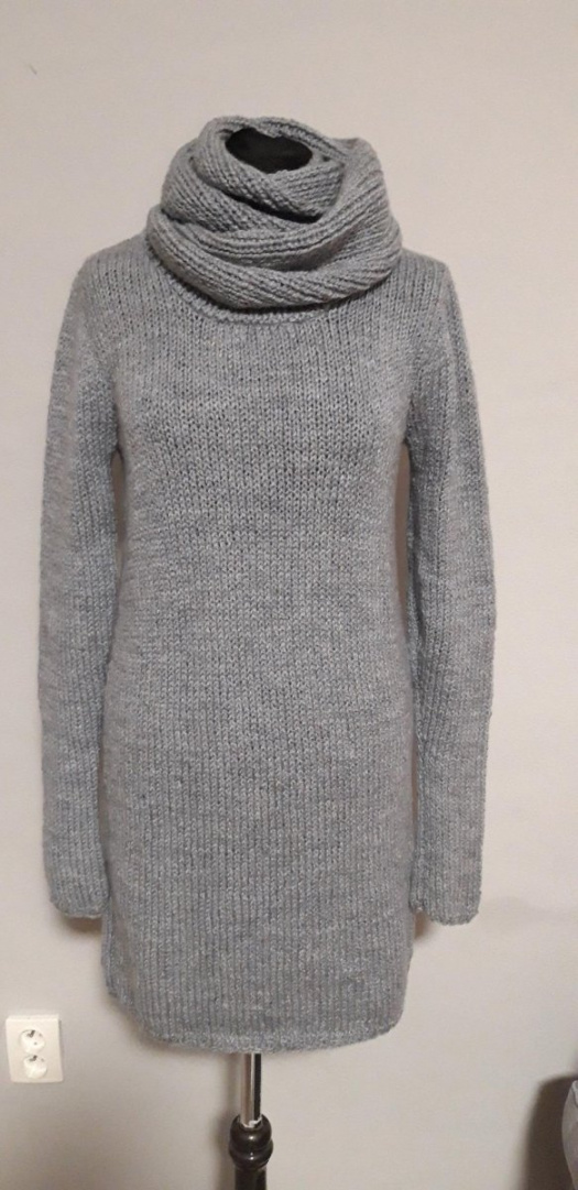 Ručně pletený dlouhý svetr (šaty) + nákrčník – SLEVA na 1599Kč