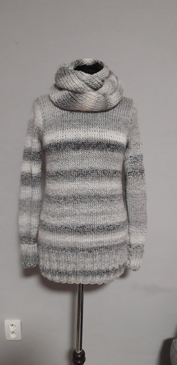 Ručně pletený svetr + nákrčník – SLEVA na 1399Kč