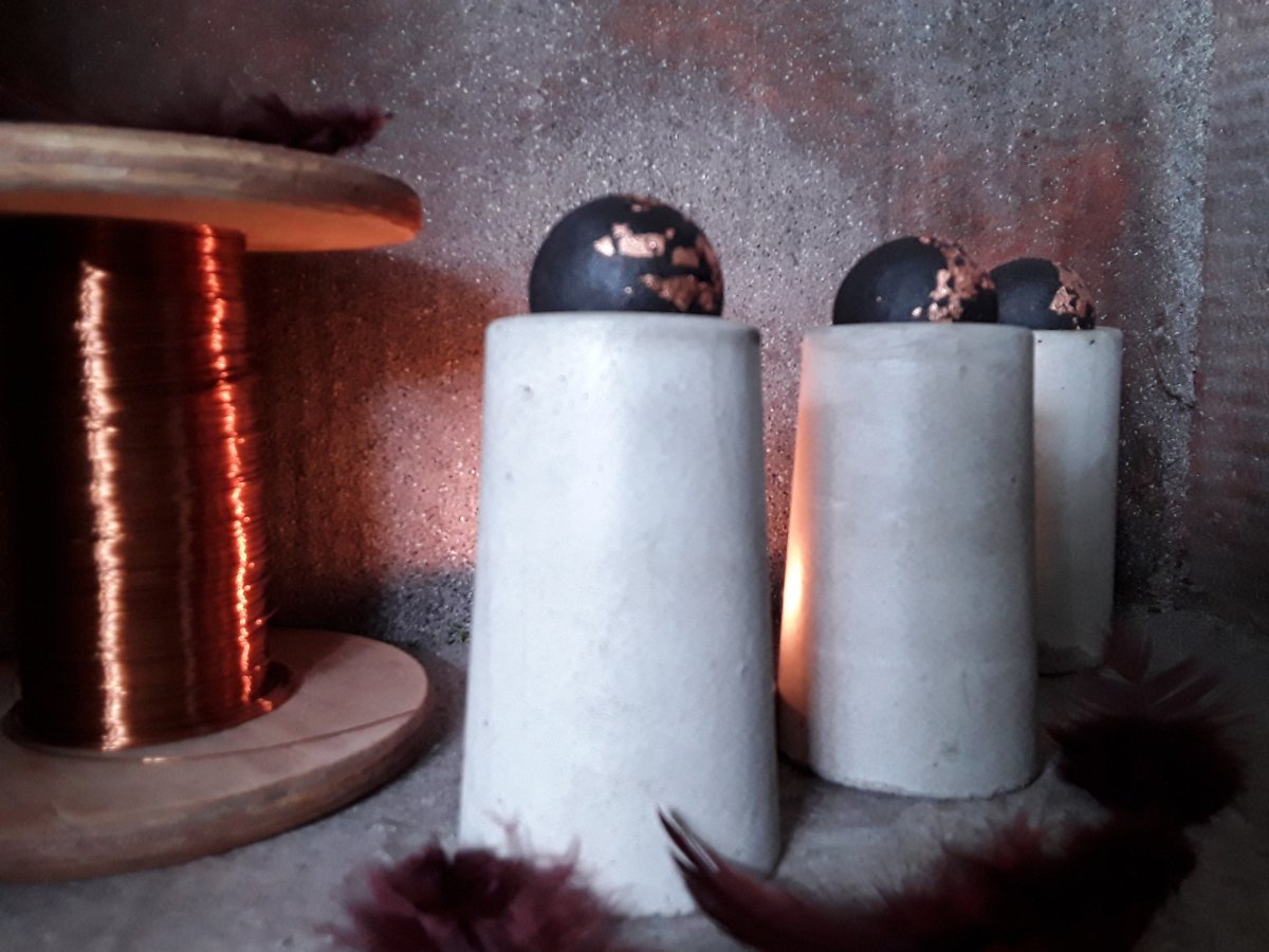 Beton - minimální dekorace "Stojánky+kouličky"