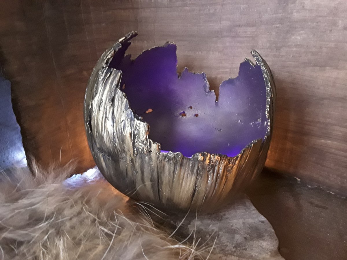 Betonový svícen koule "Starozlatá+patina"