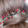 Ozdoba do vlasů z červených korálků a zelených lístků