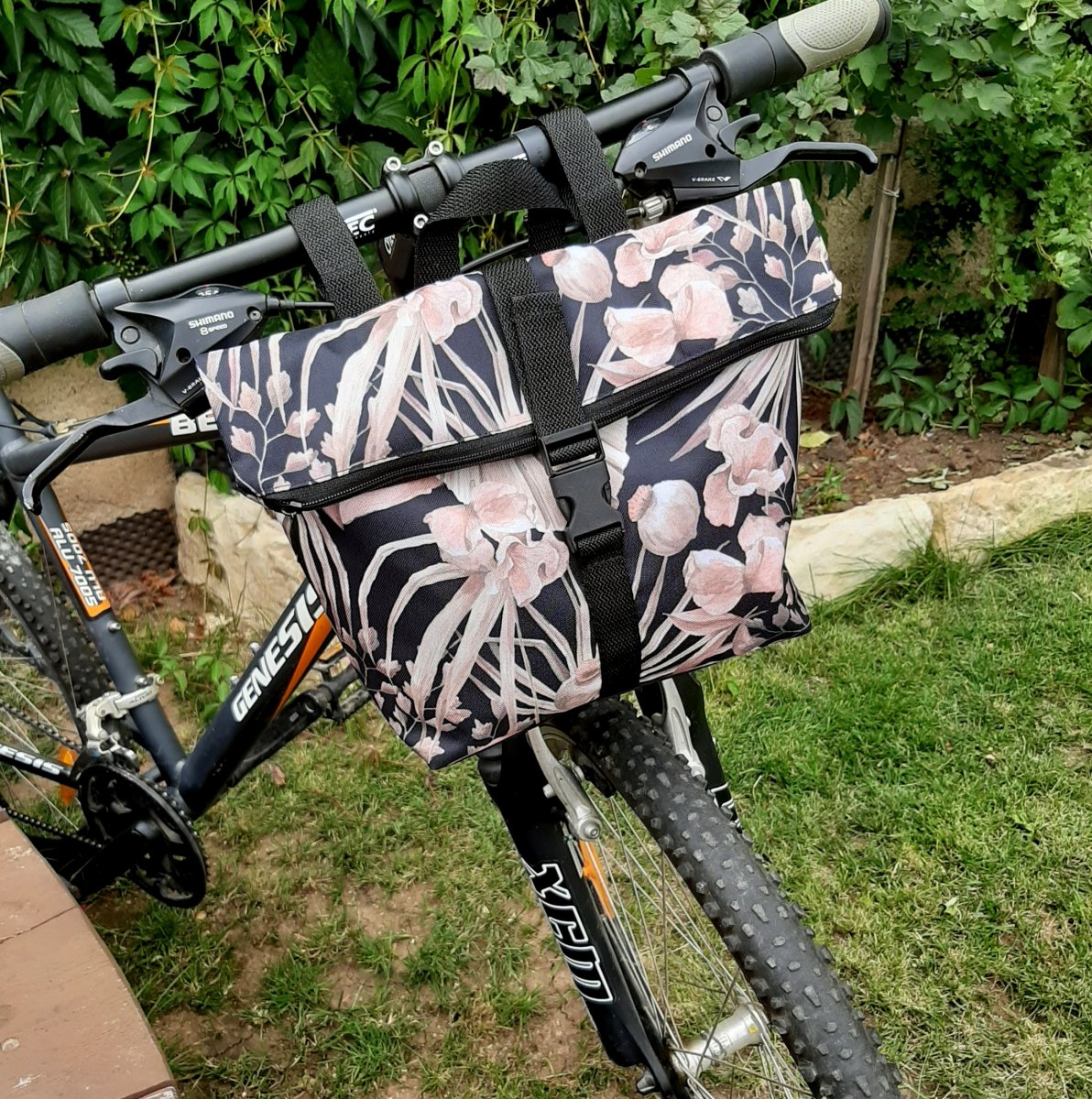 BRAŠNIČKA NA KOLO VELKÁ- LISTY NA ČERNÉ 