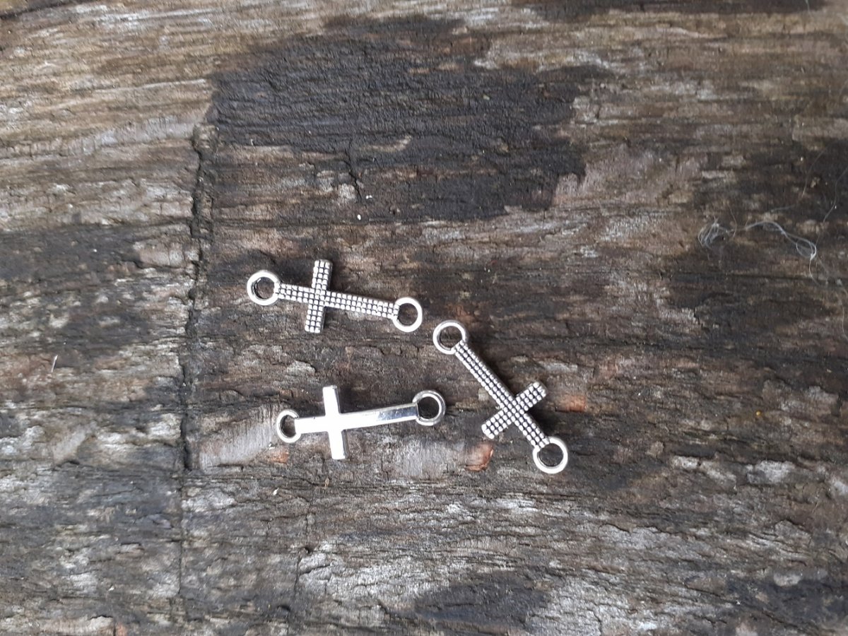 křížek malý se dvěma očky