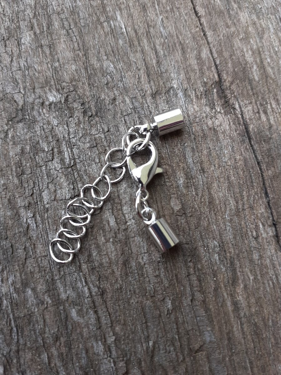 Koncovka s karabinkou a prodlužovacím řetízkem 