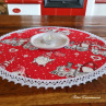 Sedák s vánočním motivem, lemovaný krajkou šíře 45 mm včetně výplně s úvazy.