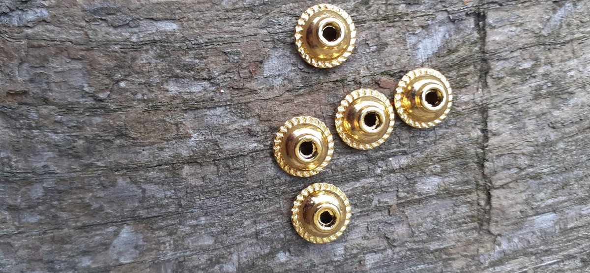 kaplík 10 x 4 mm, zlatý