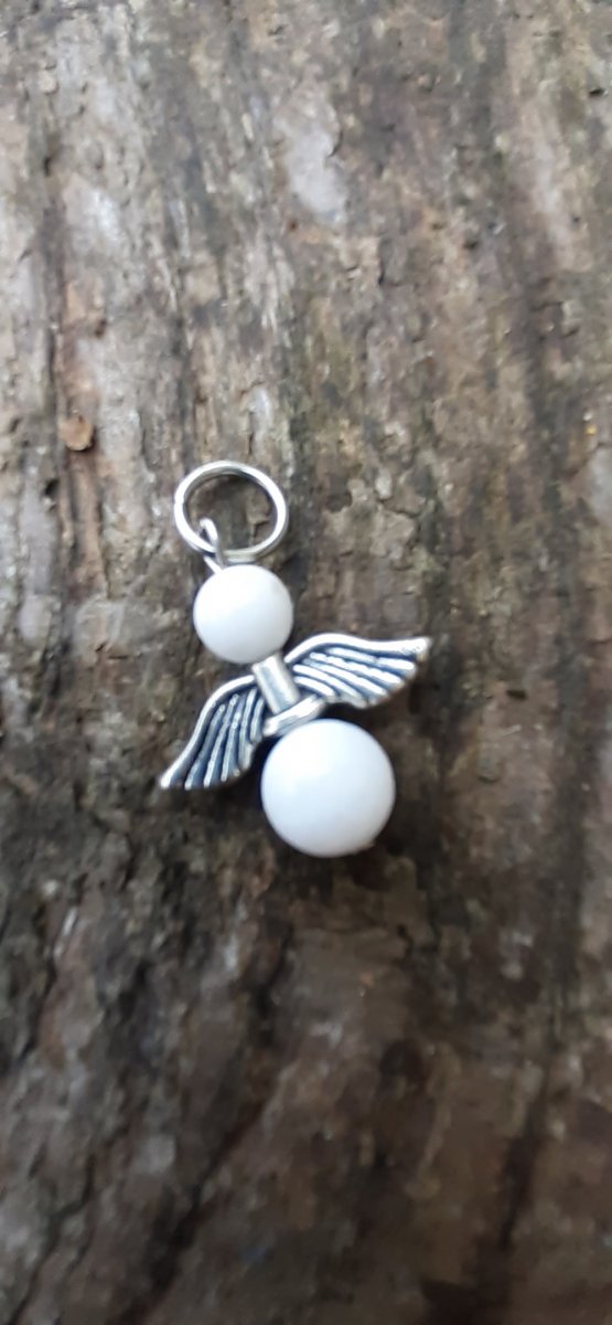 přívěsek z minerálu jadeit bílý - andílek 