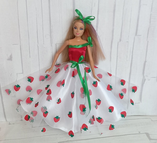 jahodové šatičky pro Barbie