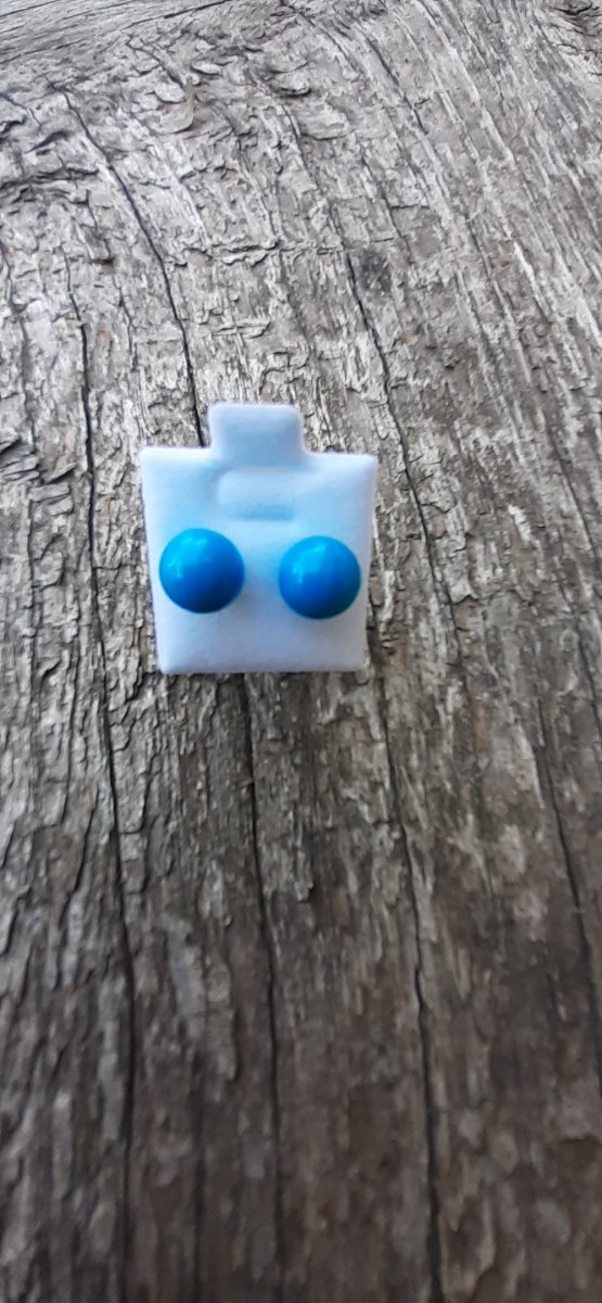 náušnice howlit barvený 8 mm