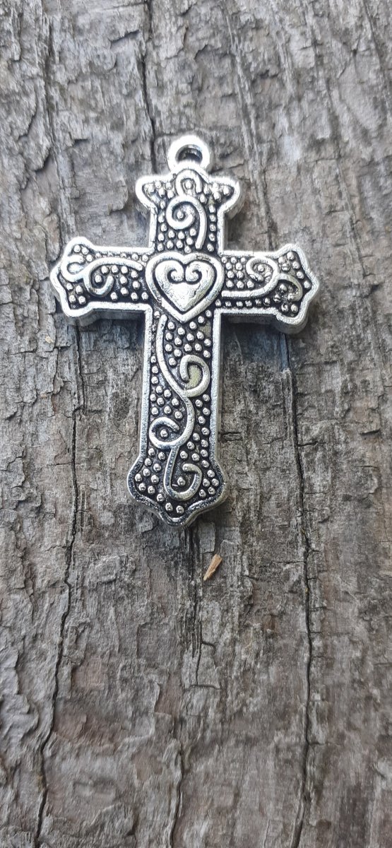 křížek se srdíčkem