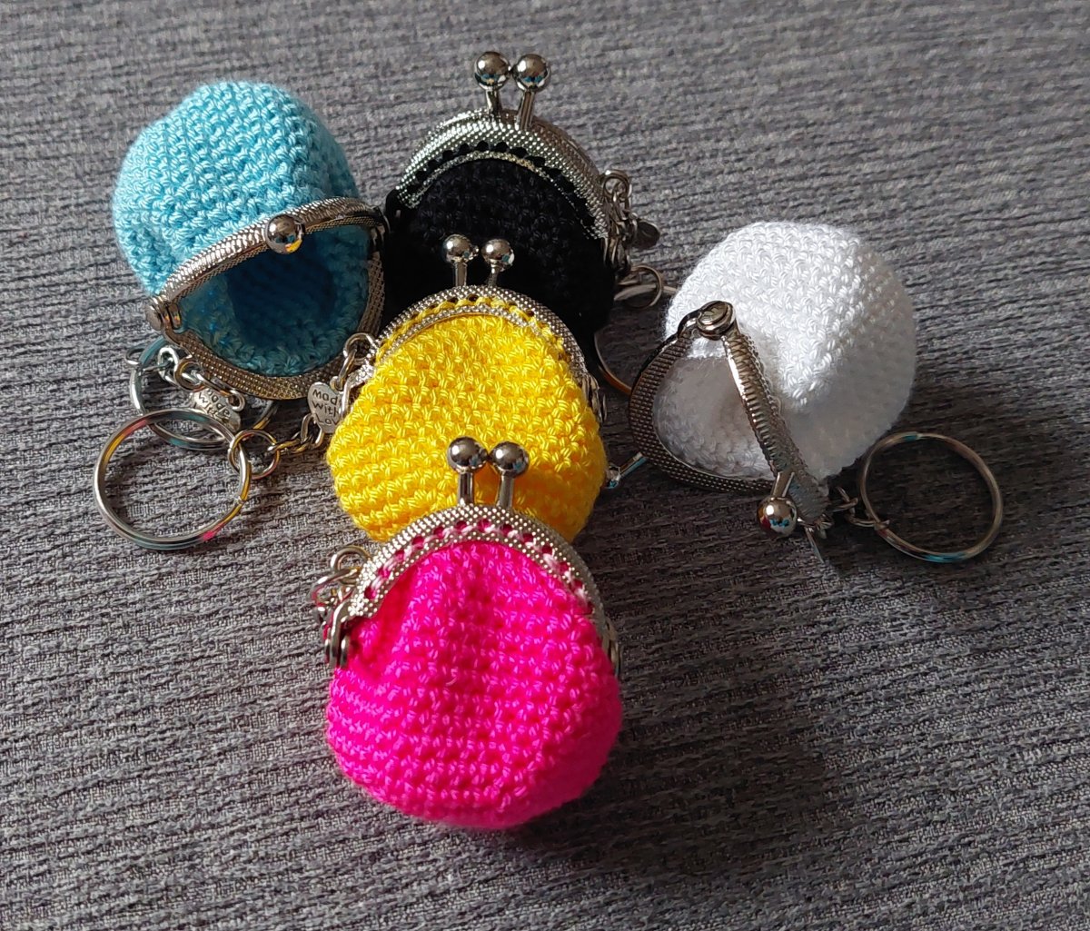 Háčkovaná mini peněženka