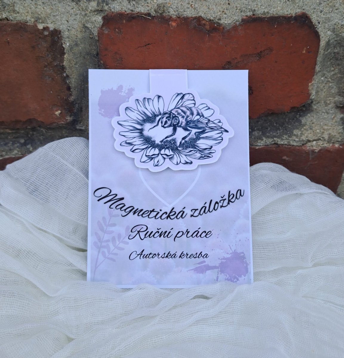 Magnetická záložka včelka