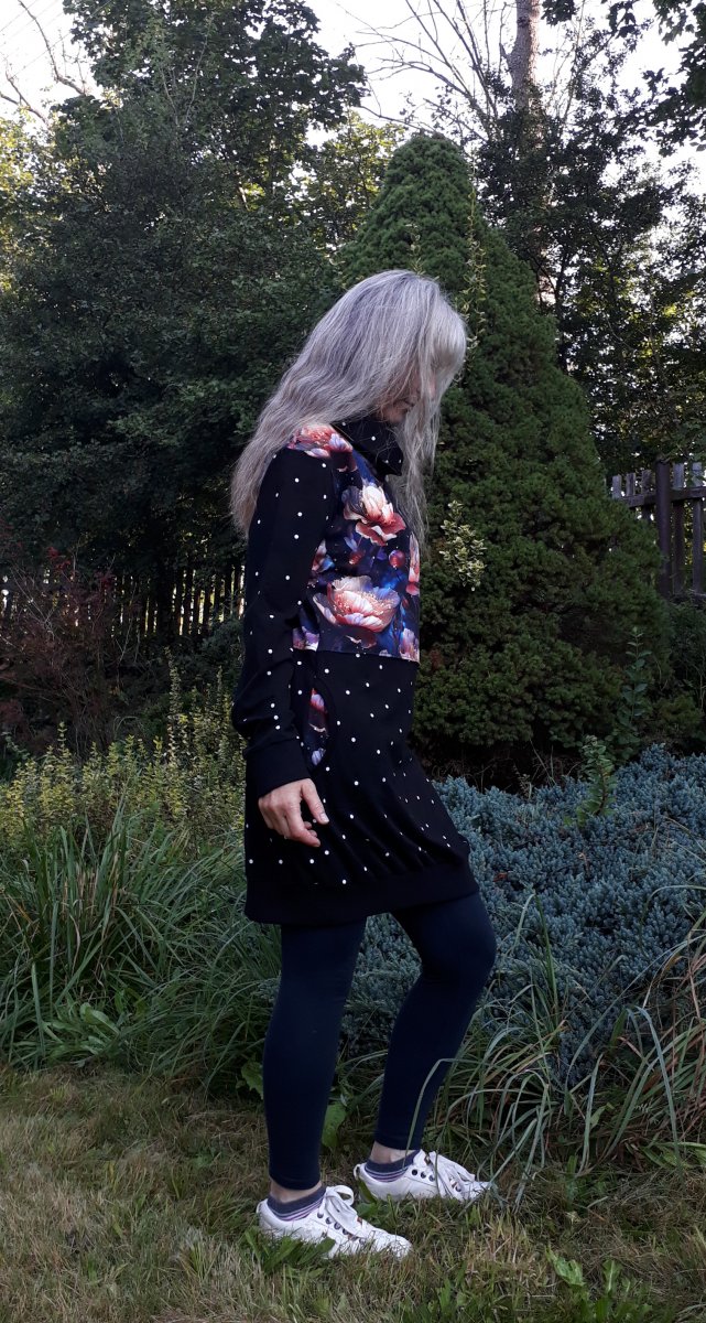 Mikinové šaty s límečkem