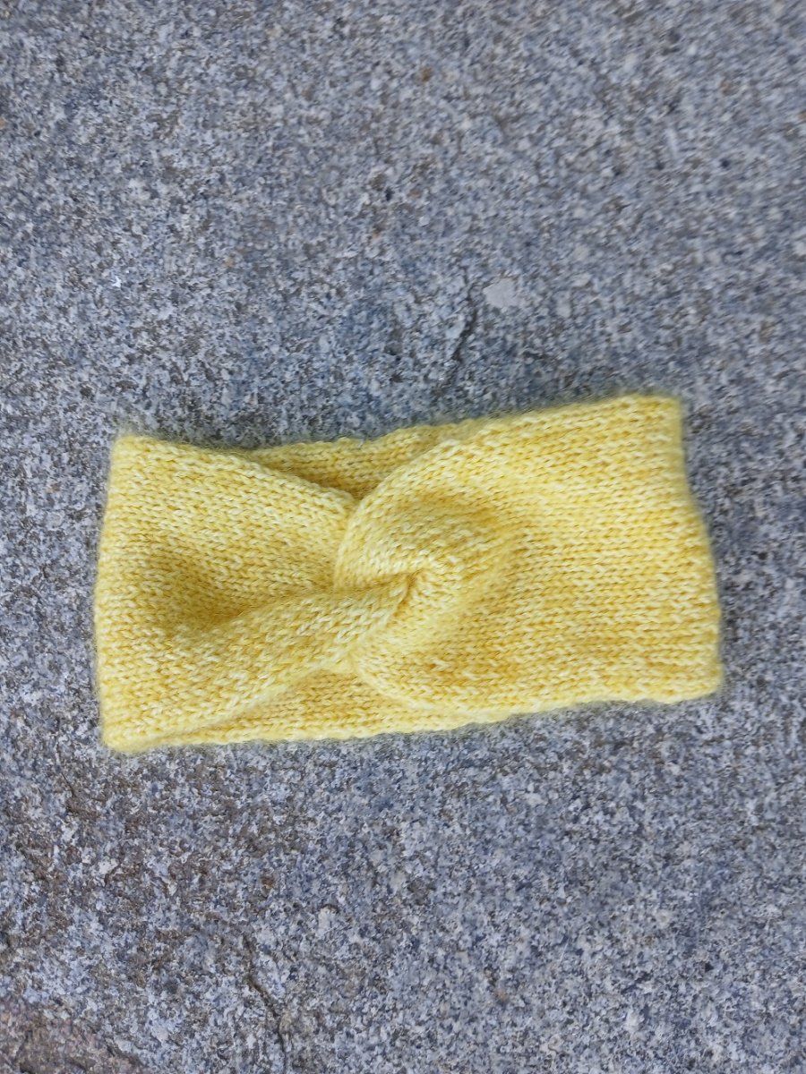 pletená mohérová čelenka žlutá